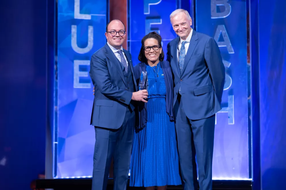 DeAnna Henze, daughter of the late Dr. Edith Mitchell, accepts the Blue Star Award on her mother's behalf.