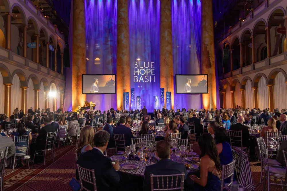 El Blue Hope Bash se llevó a cabo el 2 de noviembre de 2024 en el National Building Museum en Washington, DC.