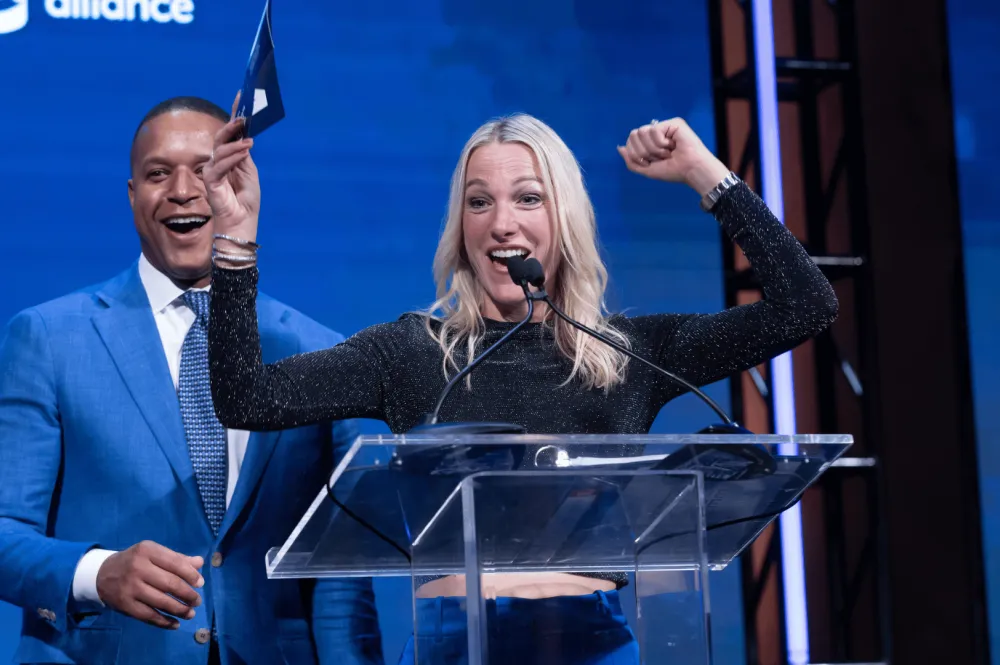 Honorees Craig Melvin and Lindsay Czarniak received the Blue Star Award in recognition of their extraordinary dedication to the colorectal cancer community.