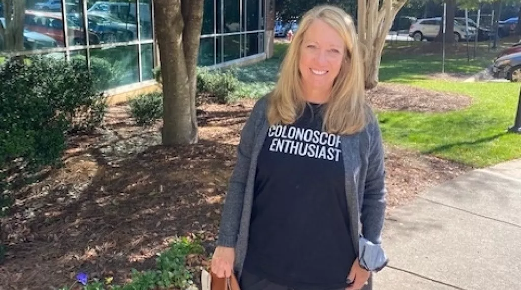 Karen Woomer: una voz fuerte para la concientización sobre el cáncer colorrectal