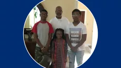 Donnie Bradford and his children