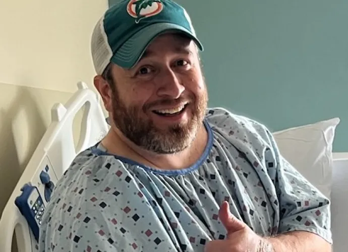 Seth Tabor man in hospital providing thumbs up