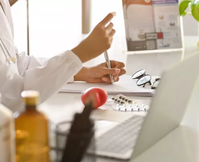 female doctor writes a report